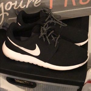 Nike Roshe Size 8